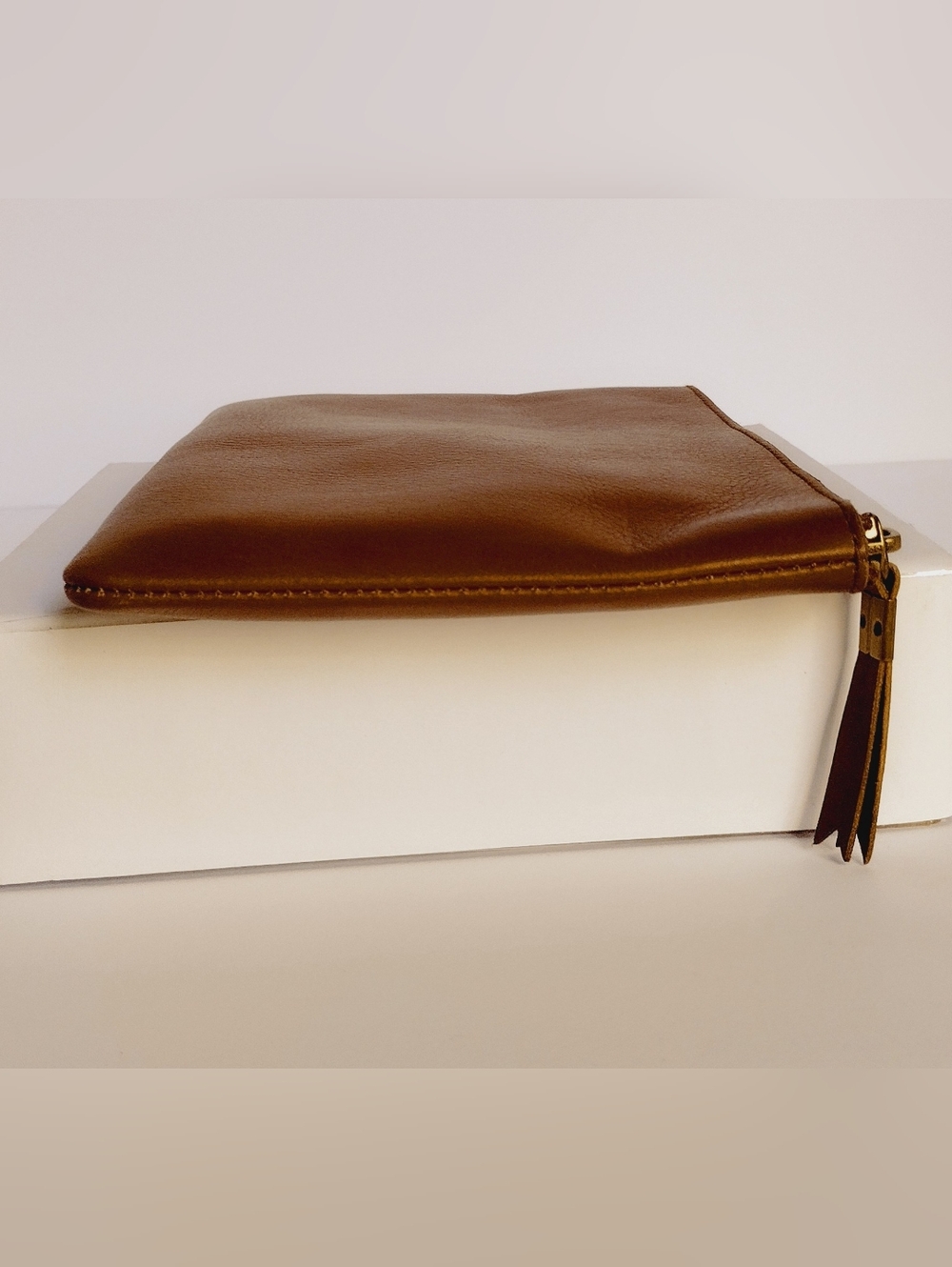 Madewell The Leather Pouch Clutch- English Saddle - Picture 3 of 9